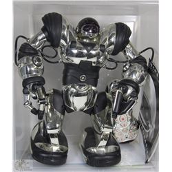 ROBOSAPIEN ROBOT WITH REMOTE AND MANUAL