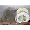 Image 1 : TRAY OF PYREX PIE PLATES AND MORE!