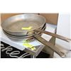 Image 1 : THREE 12" FRYING PANS