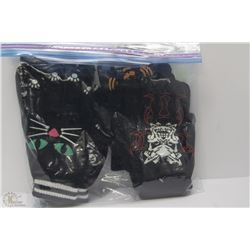 BAG OF 6 PAIR OF GLOW IN THE DARK HALLOWEEN GLOVES