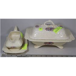 FOUR PIECE GAINSBOUROUGH ENGLISH CHINA SET