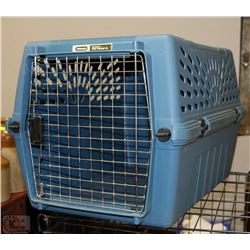 DOG KENNEL 1 DOOR 17"W X 18"H X 20"L BLUE MOULDED
