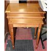 Image 1 : VILAS 3 PC MAPLE NESTING TABLE SET