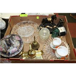 TRAY OF ESTATE COLLECTIBLES