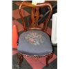 Image 1 : VINTAGE PARLOUR CHAIR