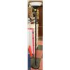 Image 1 : 6'  FLOOR LAMP