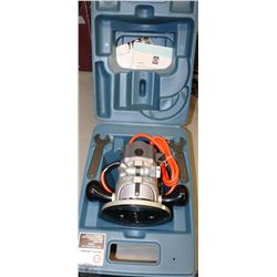 BLACK+DECKER MODEL 7611 ROUTER KIT IN HARD SHELL