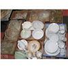 Image 1 : PALLET WITH ESTATE DISH SET AND KITCHEN SUPPLIES