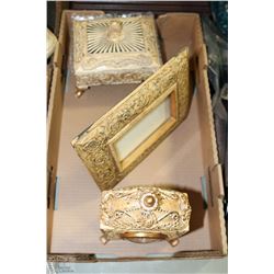 FLAT WITH NEW 3PC MATCHING VANITY ITEMS INCL