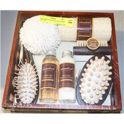 NEW SHOWER & BATH ACCESSORY GIFT SET
