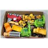 Image 1 : FLAT OF CONSTRUCTION TOYS INCLUDING DUMP TRUCKS