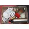 Image 1 : BOX WITH ASSORTED COLLECTIBLES