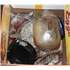 Image 1 : BOX WITH ASHTRAYS AND DEPRESSION GLASS BANK