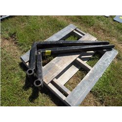 Pair of forks for skidloader