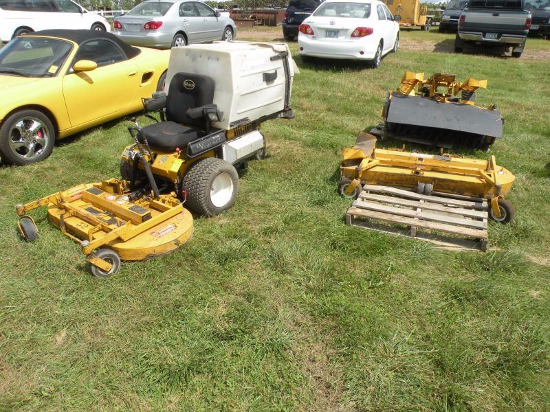 Walker MTGHS mower w/deck & broom attachments SN79778
