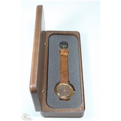 ELEGANT WOODEN WATCH PRODUCT N CASE