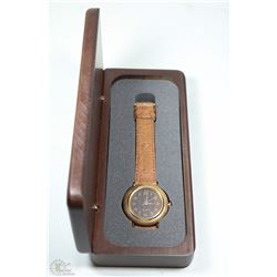 ELEGANT WOODEN WATCH PRODUCT N CASE