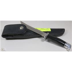 VINTAGE BUCK HUNTING KNIFE IN LEATHER