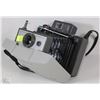 Image 1 : VINTAGE POLAROID LAND CAMERA