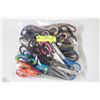 Image 1 : BAG OF ASSORTED SCISSORS