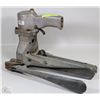 Image 1 : COMMERCIAL BOX STAPLER AND BAND CRIMPER