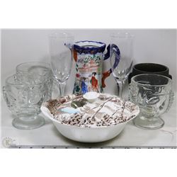 FLAT WITH 4 TIKI DESIGN GLASSES, 2 CRYSTAL SAND