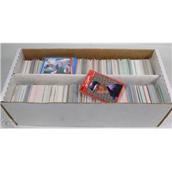 BOX OF 2500 HOCKEY AND BASEBALL CARDS (MIXED YEARS