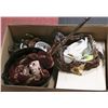 Image 1 : BOX OF MISCELLANEOUS DECOR