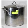 Image 1 : LARGE POT WITH LID