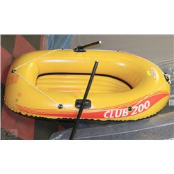 INTEX CLUB 200 DINGHY AND OARS