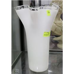 LARGE WHITE "TORRE & TAGUS" VASE WITH RUFFLED
