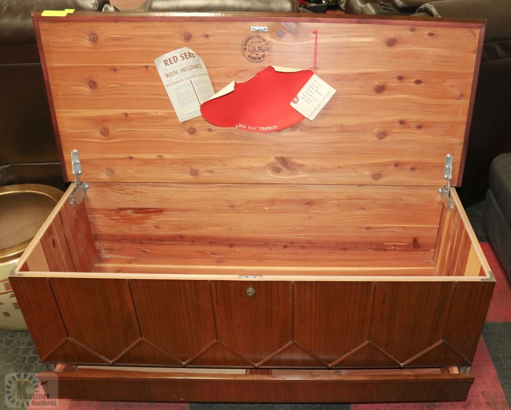 THE HONDERICH FURNITURE CO. RED SEAL CEDAR CHEST