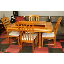 OAK TABLE WITH LEAF AND 4 CHAIRS