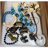 Image 1 : FLAT OF 6 NECKLACES , 1 PAIRS OF EARRINGS AND 1