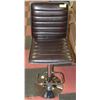 Image 1 : METAL & LEATHER HYDRAULIC BAR STOOL -