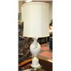 Image 1 : ESTATE VINTAGE FLORAL LAMP