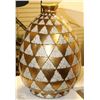Image 1 : EGG SHELL & GOLD LEAF VASE