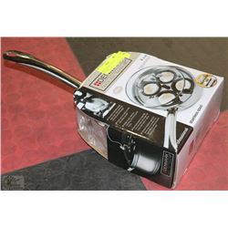 NEW DENMARK 4 CUP EGG POACHER