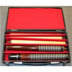 5 PIECE POOL CUE IN HARD SHELL CASE