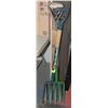 Image 1 : LOT OF 4 PITCH FORKS