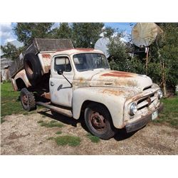 1953 R130 IHC 1 T Truck W/ Hoist - Running 220 Engine