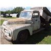 Image 2 : 1953 R130 IHC 1 T Truck W/ Hoist - Running 220 Engine