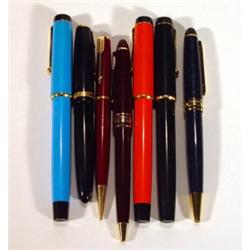 Selection of Parker fountain and ball pens …