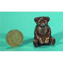 Seated silver teddy bear pepperette, Birmin…