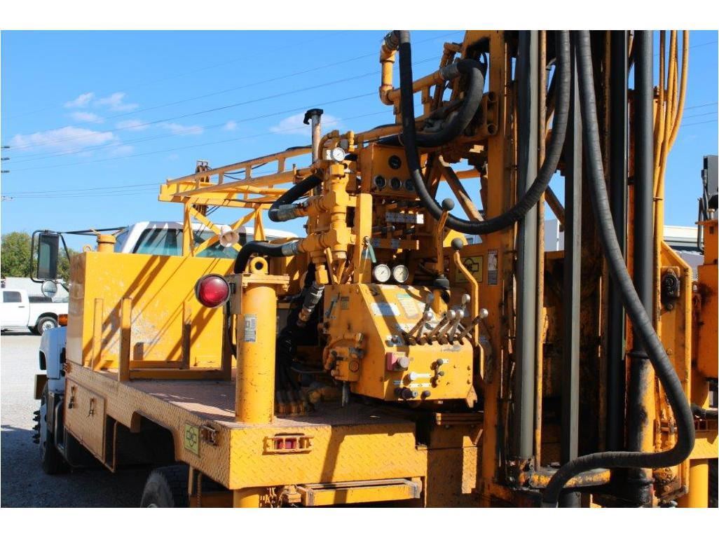 Gmc Service Rig 2002 GMC C7500 DRILL RIG VIN/SN:1GDL7H1C22J505630 - S/A, 210 HP Cat ...