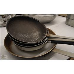 LOT OF 5 FRYING PANS