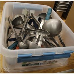 PLASTIC INSERT WITH SERVING LADLES