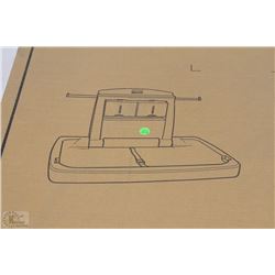 RUBBER MAID HORIZONTAL BABY CHANGING STATION