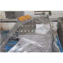PALLET OF HOT DOGS BAKING TRAYS