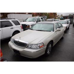 2007 LINCOLN TOWNCAR SIGNATURE LIMITED 4 DOOR SEDAN, BEIGE, VIN # 1LNHM82W474632742